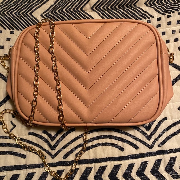 Handbags - ✨ 3 for 12 ✨ SHEIN women’s  purse. Pink with a gold chain.